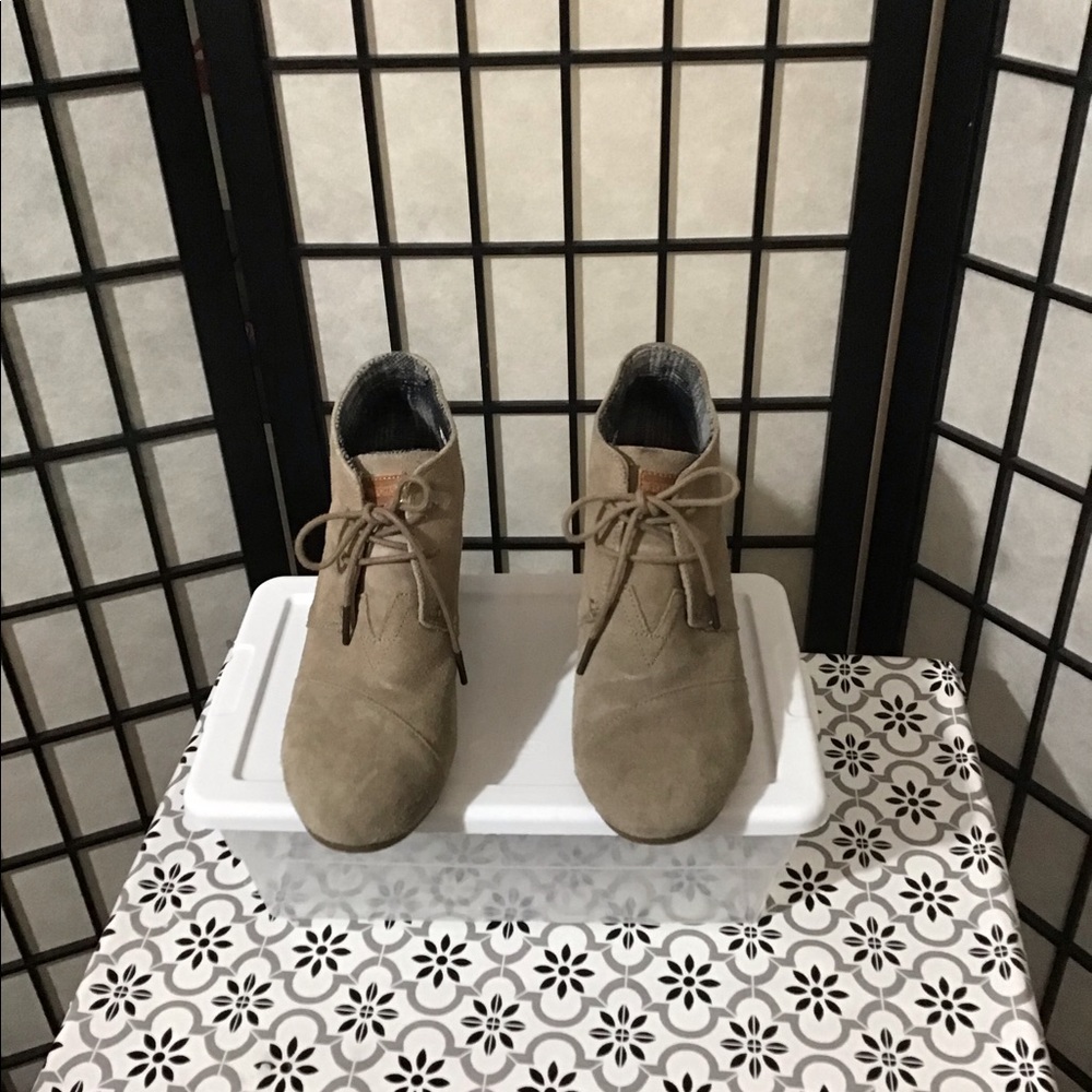 Toms Kala Women Wedge Heel Suede Bootie. Color Is Khaki